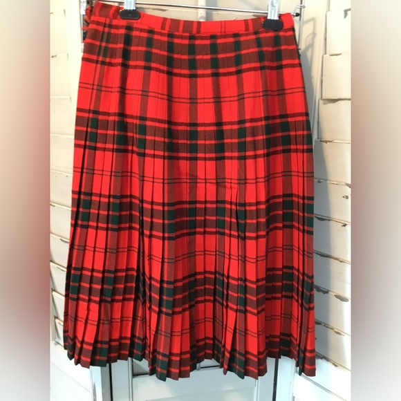 Like new plaid by Aljean. 100% pure virgin wool.  Kilt. Skirt - Picture 4 of 6